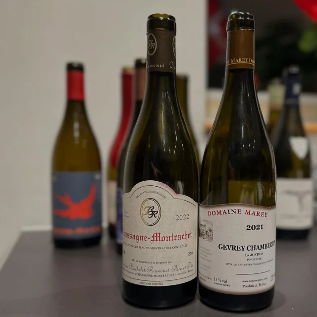 Vinsmagning af pinot noir fra flere lande, lørdag aften til fødselsdag 🇩🇰
Flotte vine, som viste bredden i druens karakter. Alt fra let og flyvende, til tungt og vildt. Derimellem fik vi glade bløde vine og vine der nærmest forduftede fra glasset. Alle var glade og jeg nød at præsentere disse vine fra FineWines 👍 
#pinotnoir #vinsmagning #finewinesDK #finewines #winelover #winetasting #instawine #bourgogne #germany #holbæk #california #oregon